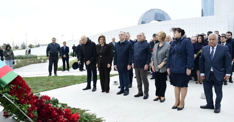 Yeni Azərbaycan Partiyasının nümayəndələri Zəfər parkını ziyarət ediblər
