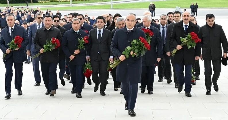 İqtisadiyyat Nazirliyi Anım Günündə Zəfər parkını ziyarət edib