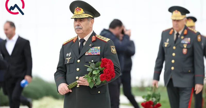Müdafiə Nazirliyinin rəhbərliyi Zəfər Parkında Fotolar