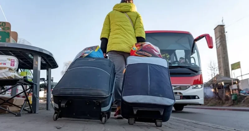 Спецпомощь украинским беженцам: власти Польши пообещали не продлевать