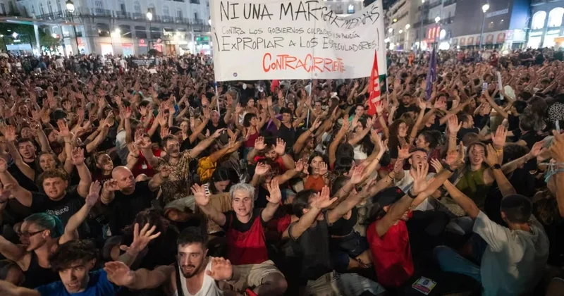 87 yaşlı evindən zorla çıxarıldı: Ölkəni etirazlar bürüdü