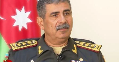 Müdafiə naziri Zəfər abidəsini ziyarət etdi