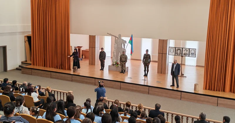 Ağdamda Anım Günü münasibətilə “Mübariz” tamaşası nümayiş olunub, sərgi açılıb