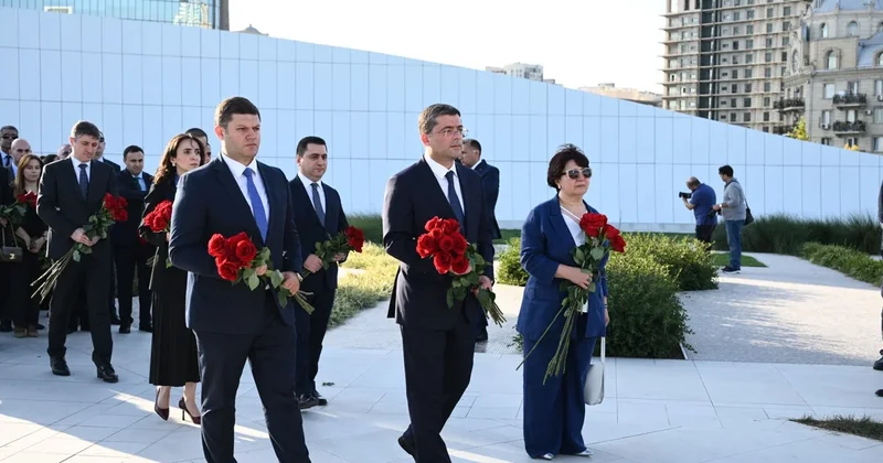 Руководство и коллектив Совета по медиа и вещанию посетили парк Победы