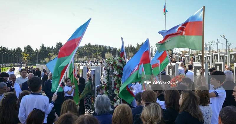 Hərbi Memorial Məzarlıqda şəhidlərin xatirəsi yad edilir FOTOLENT