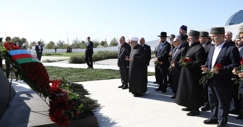 Şeyxülislam və dini icma rəhbərləri Zəfər parkını ziyarət ediblər