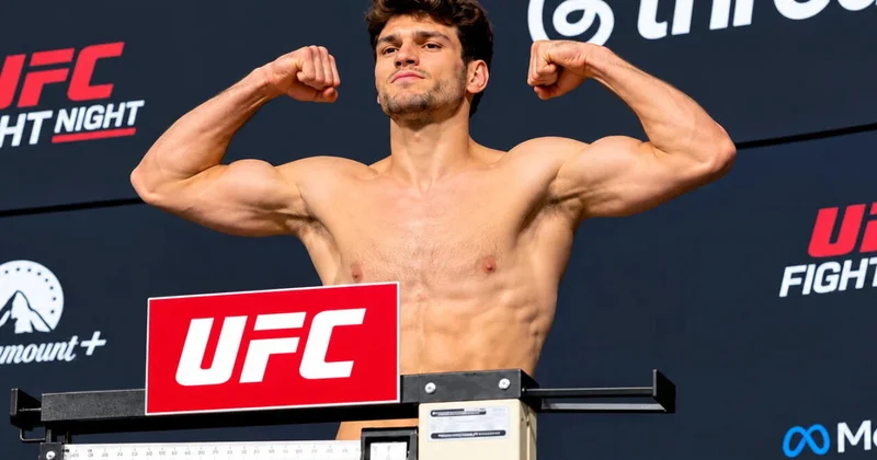 Магомедали Османлы дисквалифицирован за запрещенный удар на турнире UFC ВИДЕО