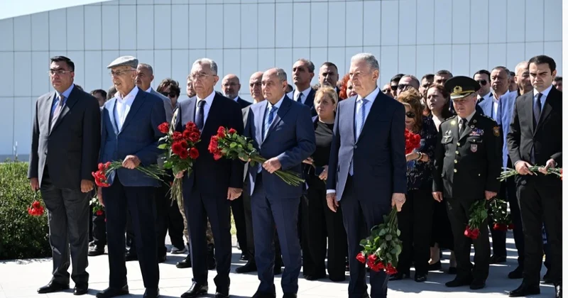 Yeni Azərbaycan Partiyasının nümayəndələri Zəfər parkını ziyarət ediblər
