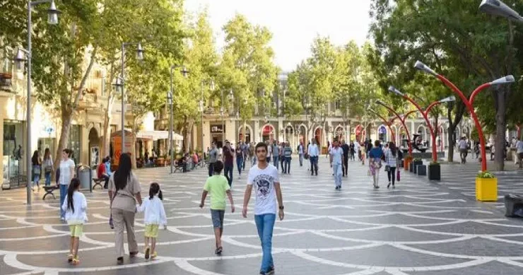 “Balam”, “abi”, “əxi”: Yeni dəb, yoxsa xoşagəlməz ünsiyyət? VİDEO