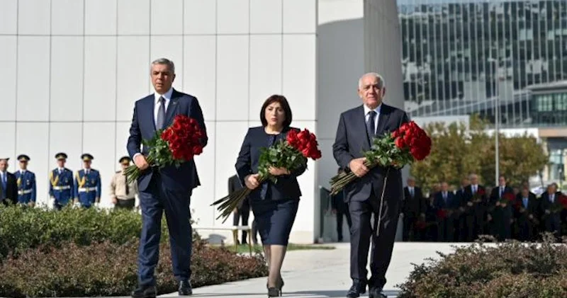 Əli Əsədov, Sahibə Qafarova və Samir Nuriyev Zəfər parkını ziyarət ediblər