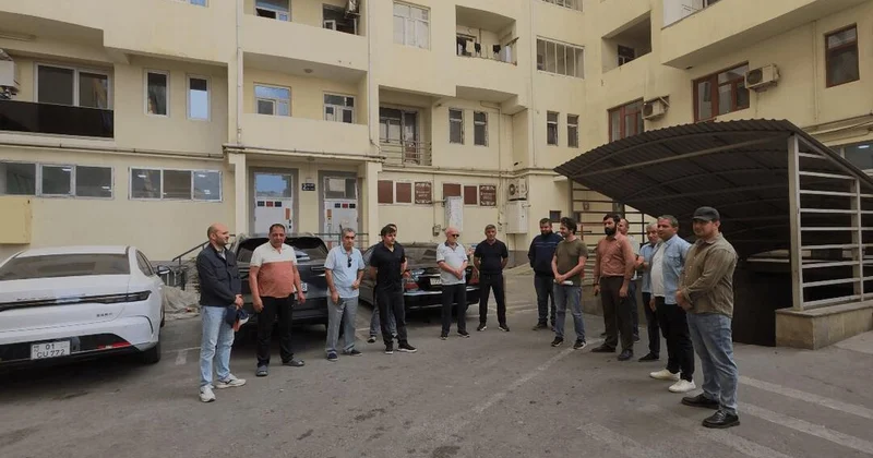 Xırdalanda sakinlər mənzillərinə çıxarış ala bilmirlər (Video)