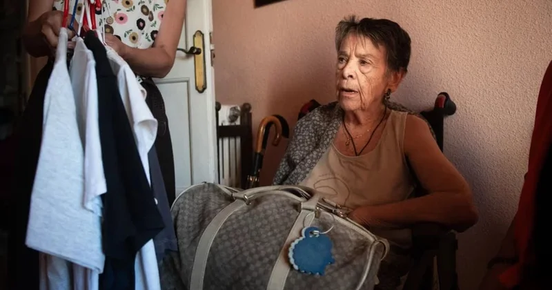 87 yaşlı qadının evindən çıxarılması etirazlara səbəb oldu FOTO