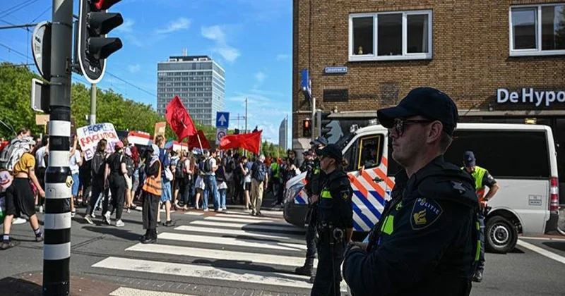 Niderlandda məcburi hərbi xidmətin bərpasına qarşı ümummilli tətil keçiriləcək
