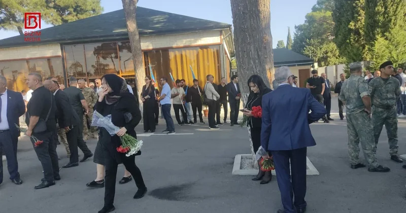 Vətən müharibəsi şəhidlərinin xatirəsi Hərbi Memorial Məzarlıqda yad edilir FOTO/VİDEO