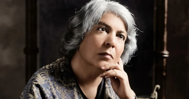 Tələbə və süpürgə kolu yığan qoca Qrasiya Deleddanın novellası