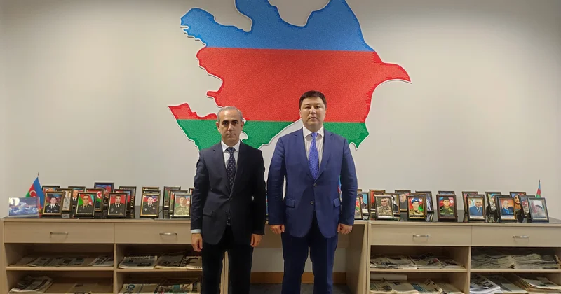 Qazaxıstanın sənaye və tikinti nazirinin müavini Raxımjan İsakulov Mərkəzi Elmi Kitabxanada olub