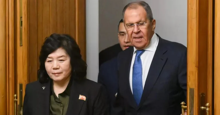 Lavrov Şimali Koreyanın XİN rəhbəri ilə görüşdü
