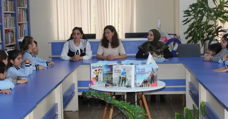 Uşaq yazıçısı kitabxanada şagirdlərlə görüşüb