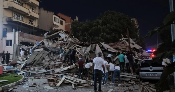 Türkiyədə 6,1 maqnitudalı zəlzələ Üç bina və bir mağaza uçub