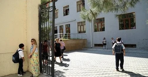 Tbilisidə dəhşət şagirdlər müəllimi döyüb öldürdülər