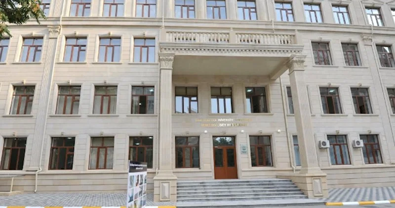 Bakıda şagirdlər arasında baş verən hadisə ilə bağlı direktordan AÇIQLAMA