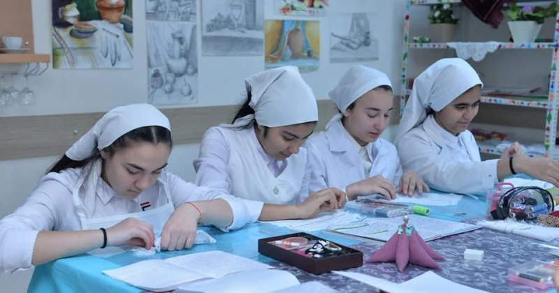 Ekspert: Erkən nikah və stereotiplər qızların təhsilinə mane olur