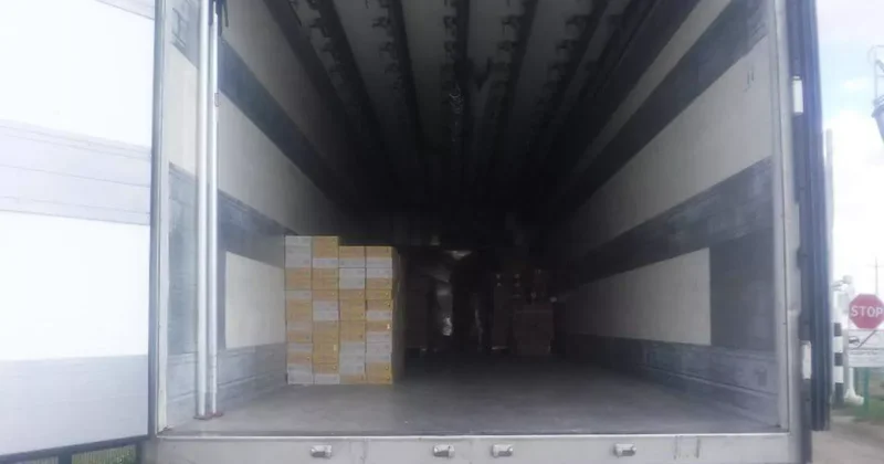 Из Казахстана в Россию: на Алтае задержана крупная партия украинского шоколада Фото