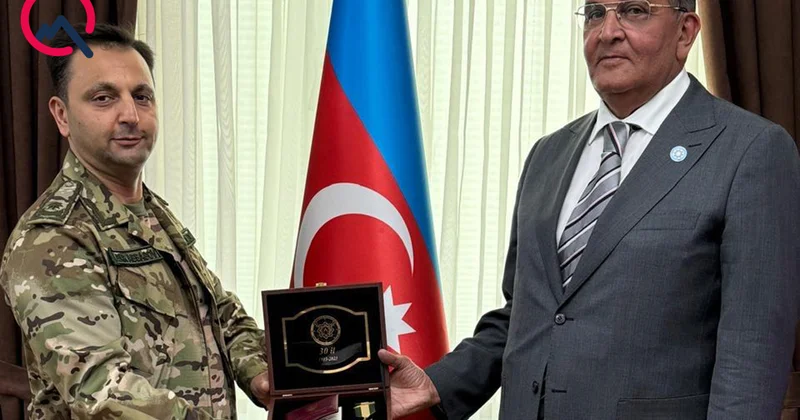 3 gün əvvəl işdən çıxarılan general Saleh Səmədova medal veribmiş Foto
