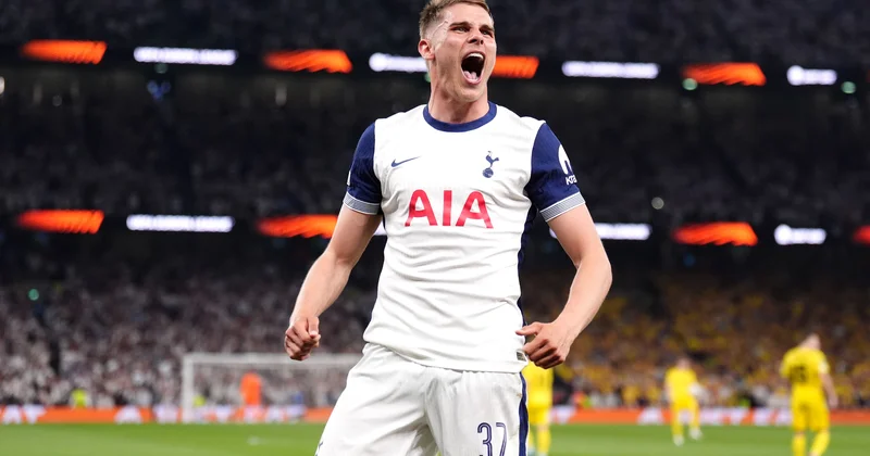 “Tottenhem”in müdafiəçisi klubun tarixinə düşdü