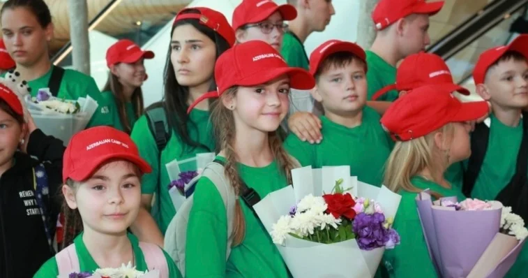 Daha 30 ukraynalı uşaq Azərbaycana gətirildi