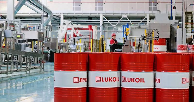 Lukoil xaricdəki səhmlərini satır