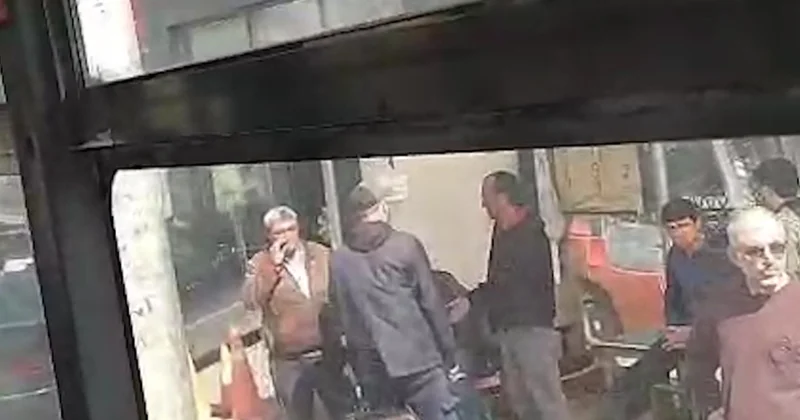 Sərnişinlər gözləyir, avtobus sürücüsü isə siqaret çəkir... Video