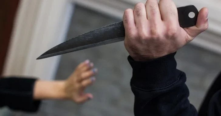 В Мингячевире мужчина напал с ножом на свою супругу