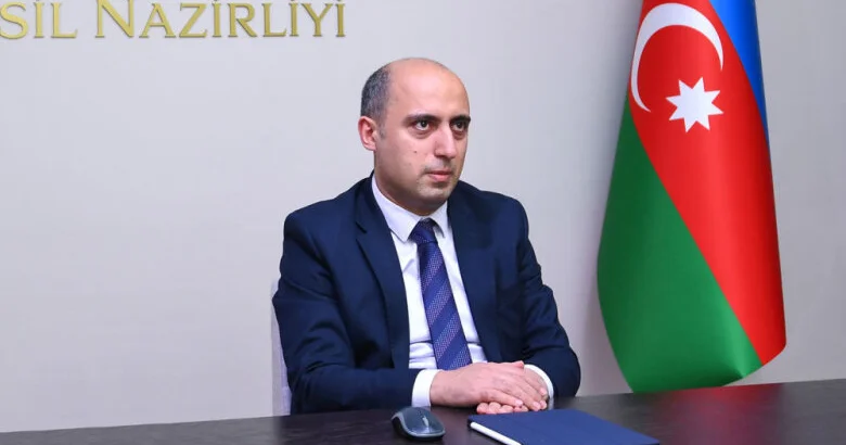 Nazir məktəbin acınacaqlı vəziyyətinə biganə yanaşır