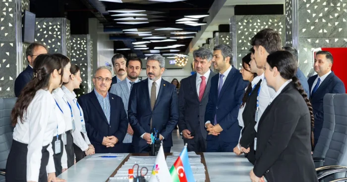 Türkiyəli nazir müavini ASAN xidmət də