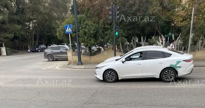 Bu yolda işıqfor var, piyada zolağı yoxdur Təhlükə