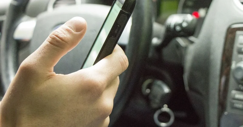 В Азербайджане будут следить за водителями с телефонами