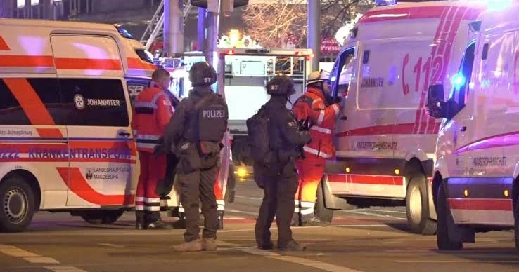 В Германии автомобиль въехал в толпу: пять человек пострадали