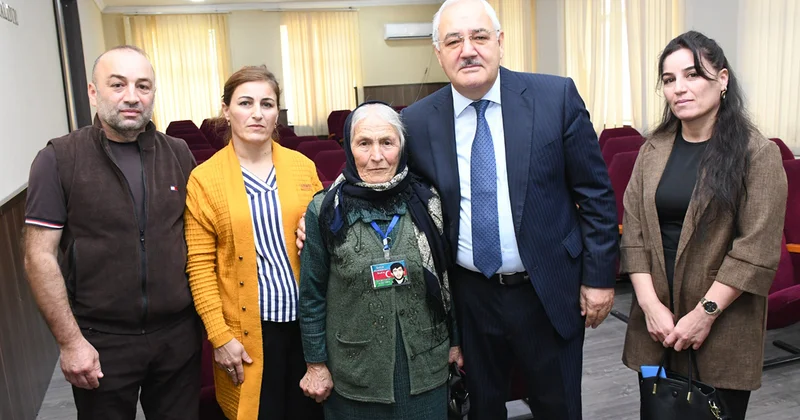 Vaqif Həsənov şəhid anası ilə görüşdü Fotolar