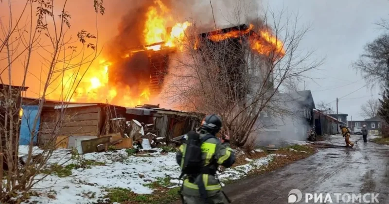 В Томске горят исторические дома ФОТО