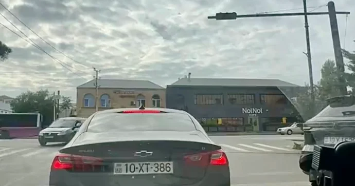 Xırdalanda iki həftədir düzəlməyən işıqfor qəza riski yaradır VİDEO