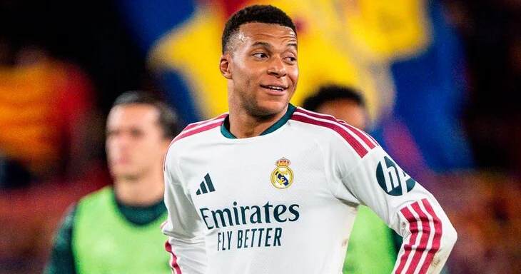 Mao Tszedunla bağlı zarafatına görə iki Çin şirkəti Mbappe ilə müqavilələri ləğv etdi
