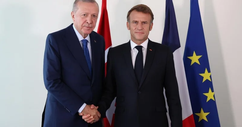 Ərdoğan Makronla ikitərəfli münasibətləri və qlobal məsələləri müzakirə edib