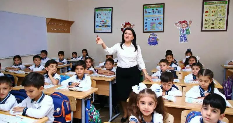 Dövlət də pul verir, valideyn də: Təhsilin keyfiyyəti niyə artmır?