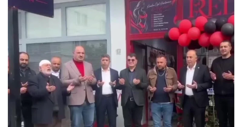 Türkiyədə alt paltarı mağazasının dua ilə açılması müzakirə yaratdı (Video)