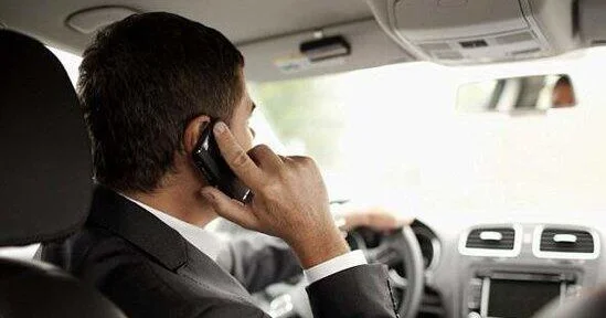 Sükan arxasında telefon işlədənlərə yeni qayda gəlir