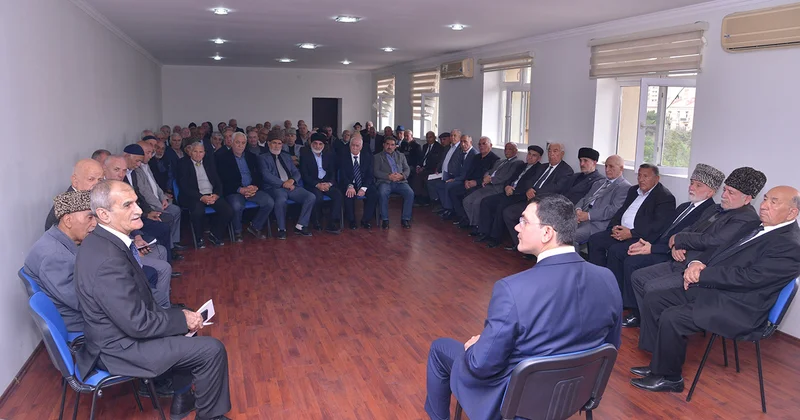 Qaradağda ağsaqqallarla görüş keçirilib Fotolar