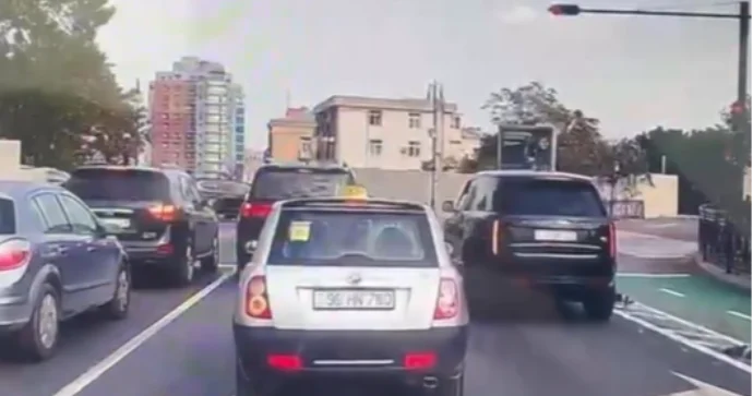 22 UU 222 nömrəli “Range Rover”lə kobud qayda pozdu VİDEO