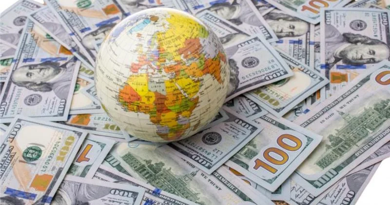 Dünya valyuta bazarında dollar mövqeyini gücləndirir: investorların diqqəti mərkəzi bankların qərarlarına yönəlib