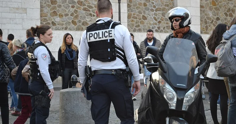Fransada 3 polis 6 il əvvəl ölən şəxslə bağlı məhkəmədə cavab verəcək